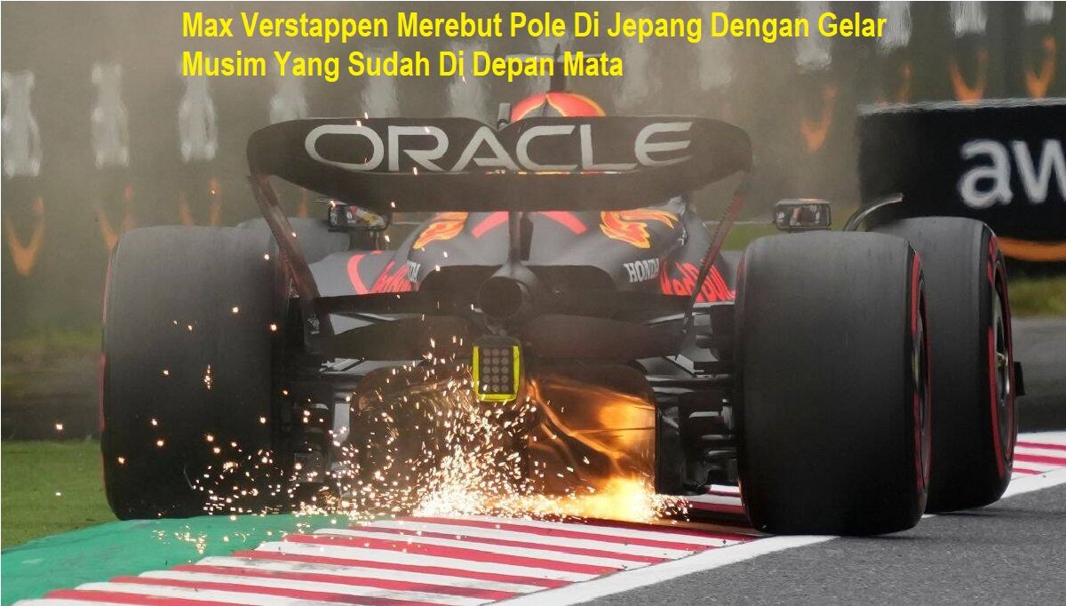 Percikan api berkobar saat pembalap Red Bull Max Verstappen dari Belanda mengemudikan mobilnya saat sesi latihan di Grand Prix Formula Satu Jepang di Sirkuit Suzuka di Suzuka, Jepang tengah, Sabtu, 8 Oktober 2022. (AP Photo/Toru Hanai)