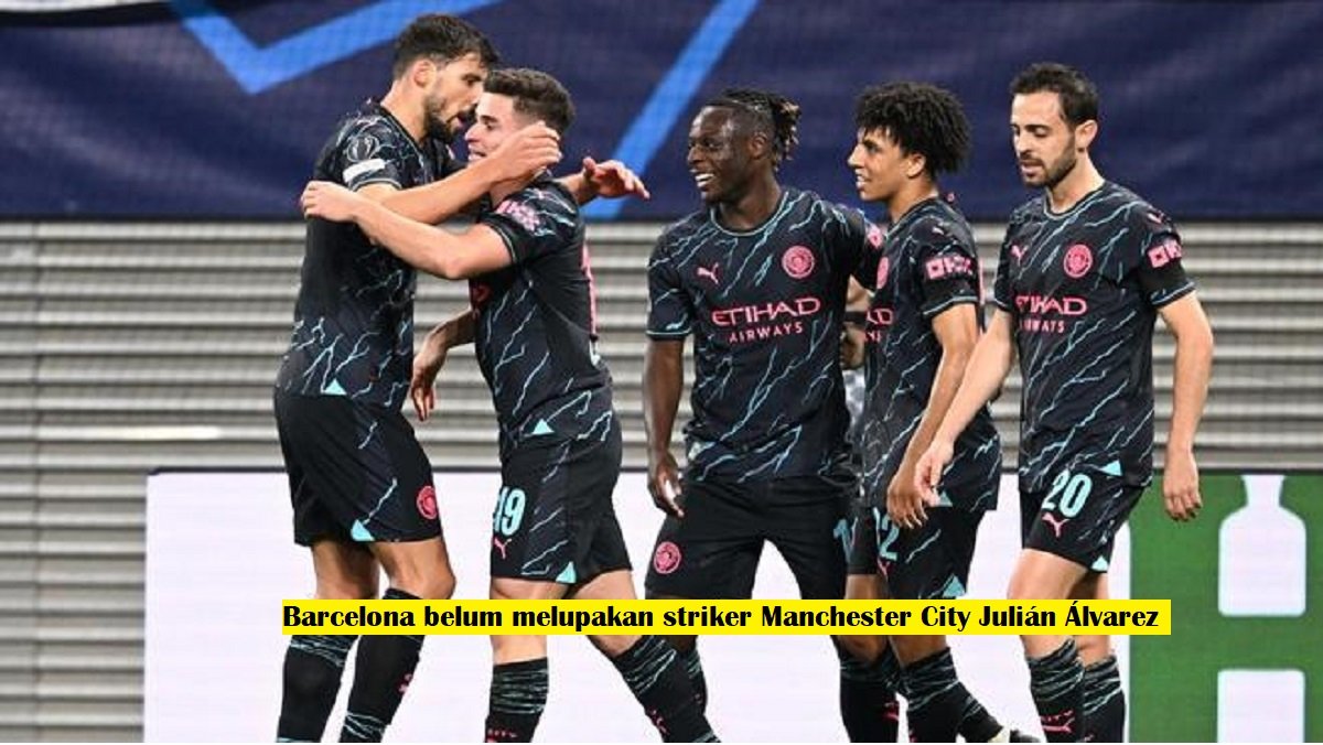 Barcelona belum melupakan striker Manchester City Julián Álvarez